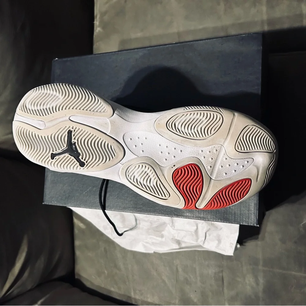 Jordan Max Aura 4 in Black, Red, and White - Picture 4 of 8